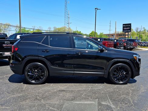 Used 2023 GMC Terrain SLT w/ Infotainment Package II AWD/4WD image 7