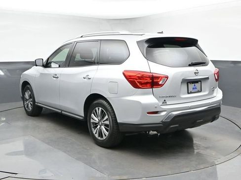 Used 2018 Nissan Pathfinder SL AWD/4WD image 2