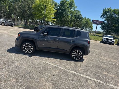 Used 2022 Jeep Renegade Limited w/ Sun, Sound & Wheels Group AWD/4WD image 8