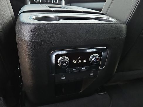 Used 2024 GMC Yukon SLT RWD image 19