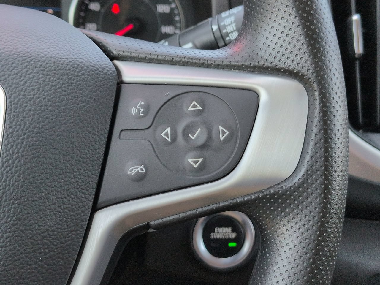 Used 2024 GMC Terrain SLE w/ Driver Convenience Package FWD image 25