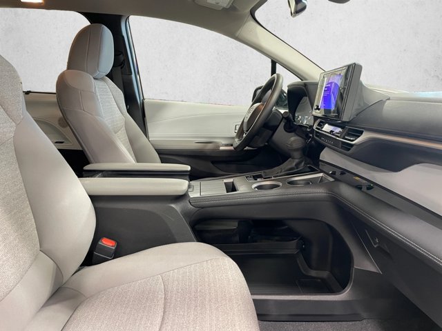 Used 2026 Toyota Sienna LE FWD image 21