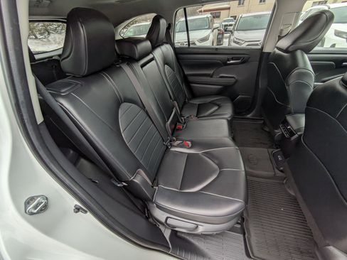 Used 2023 Toyota Highlander XLE image 23