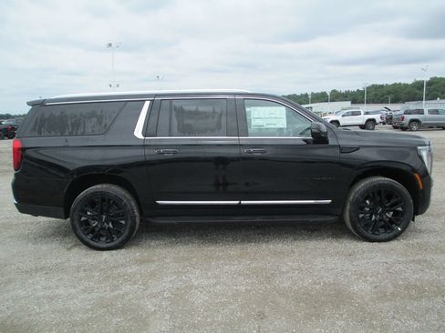 New 2026 GMC Yukon XL Elevation w/ Elevation Premium Package AWD/4WD image 3
