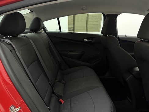 Used 2017 Chevrolet Cruze LS FWD image 28