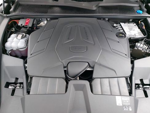 Used 2025 Porsche Cayenne Coupe w/ Premium Package Plus image 32