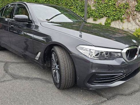 Used 2019 BMW 530e xDrive w/ Convenience Package AWD/4WD image 3