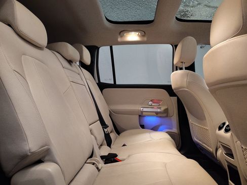 Used 2022 Mercedes-Benz GLB 250 4MATIC image 14