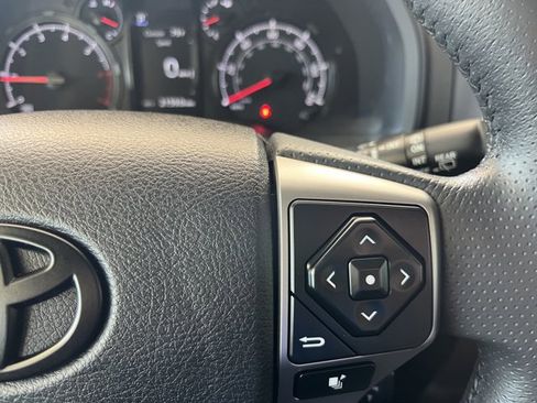 Used 2022 Toyota 4Runner SR5 AWD/4WD image 22