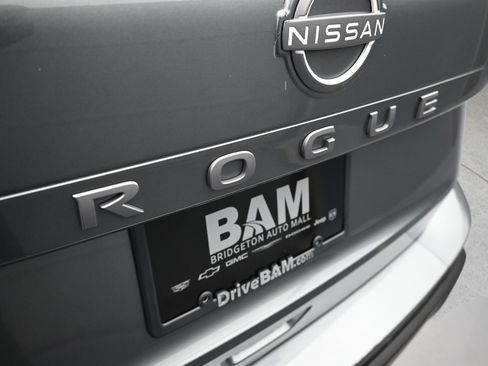 Used 2024 Nissan Rogue S FWD image 27