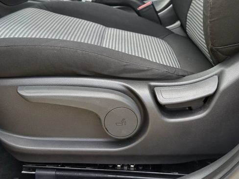 Used 2019 Hyundai Kona SE FWD image 24