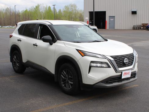 Used 2023 Nissan Rogue S AWD/4WD image 3