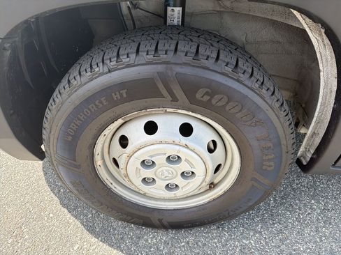Used 2025 RAM ProMaster 2500 FWD image 11