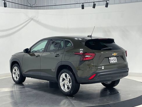 Used 2024 Chevrolet Trax LS w/ LS Convenience Package FWD image 13