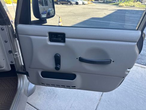 Used 2005 Jeep Wrangler X w/ Tire & Wheel Group (Ecco) AWD/4WD image 15