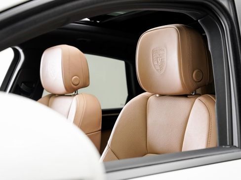 Used 2025 Porsche Macan image 10