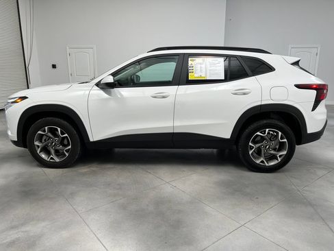 Used 2025 Chevrolet Trax LT FWD image 5