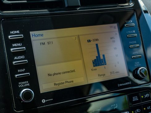 Used 2021 Toyota Prius XLE FWD image 23