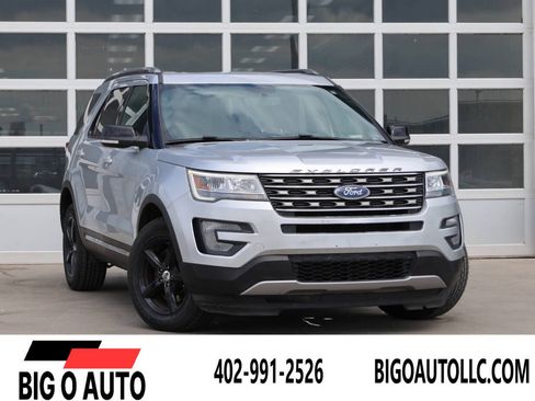 Used 2017 Ford Explorer XLT w/ Equipment Group 202A AWD/4WD image 1