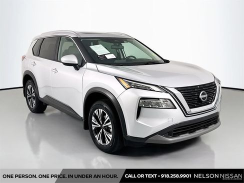 Used 2023 Nissan Rogue SV w/ SV Premium B Package FWD image 3