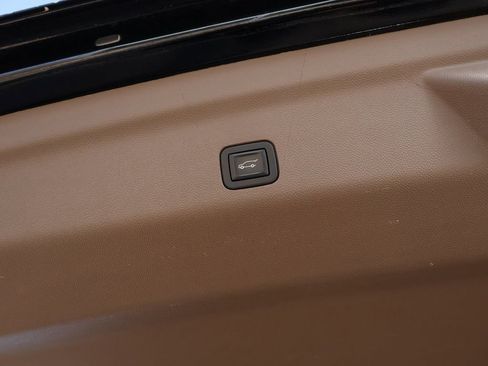 Used 2021 GMC Yukon Denali w/ Denali Premium Package image 27