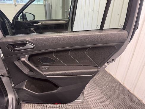Used 2023 Volkswagen Tiguan SE AWD/4WD image 19