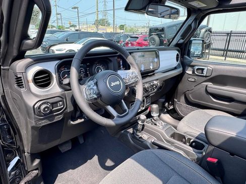 Used 2025 Jeep Wrangler Unlimited Sport AWD/4WD image 14