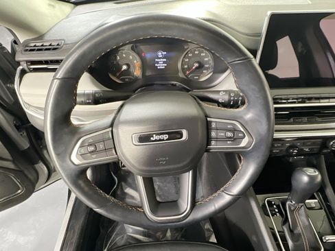 Used 2022 Jeep Compass Limited image 11