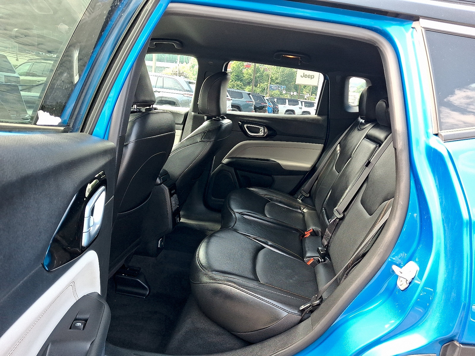 Certified 2023 Jeep Compass Limited AWD/4WD image 10