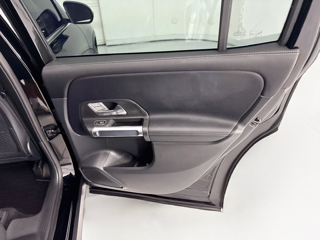 Used 2023 Mercedes-Benz GLB 250 image 26