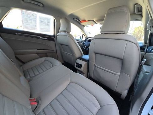 Used 2017 Ford Fusion SE image 14