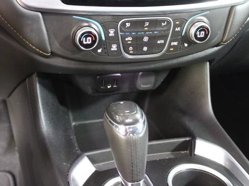 Used 2020 Chevrolet Traverse LT FWD image 19