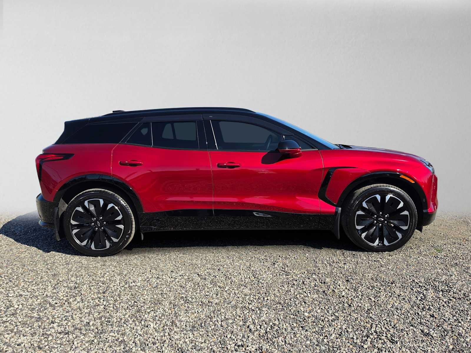 Used 2025 Chevrolet Blazer EV RS w/ Super Cruise Package AWD/4WD image 2