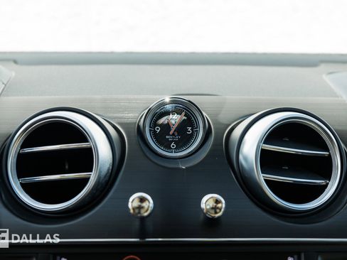 Used 2019 Bentley Bentayga AWD/4WD image 25