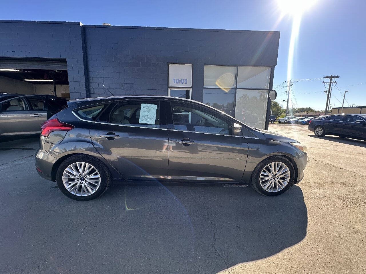 Used 2016 Ford Focus Titanium FWD image 9