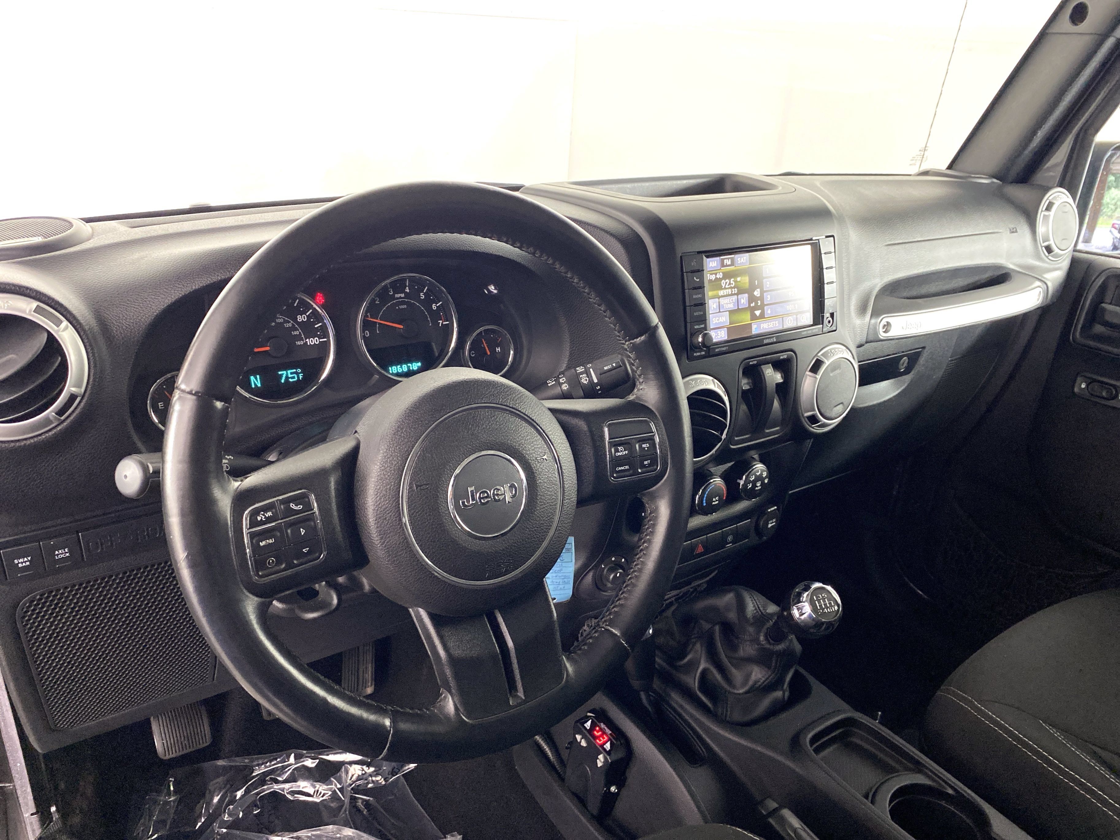 Used 2016 Jeep Wrangler Rubicon w/ Dual Top Group AWD/4WD image 16