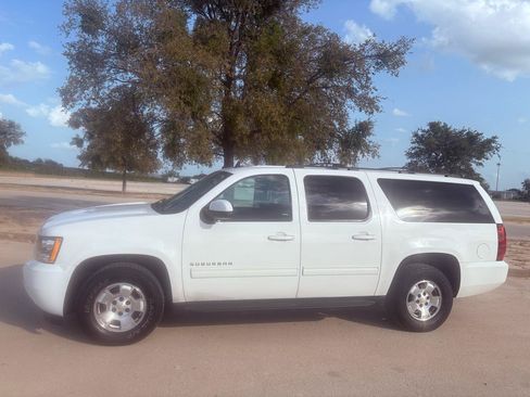 Used 2013 Chevrolet Suburban LS RWD image 3