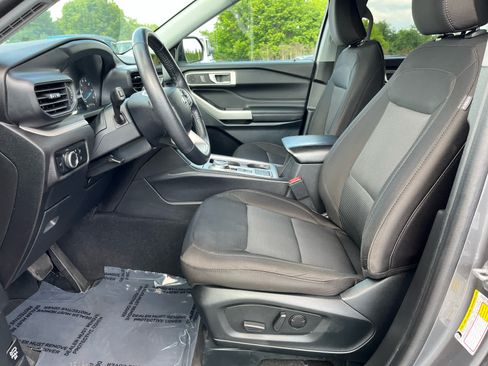 Used 2023 Ford Explorer XLT RWD image 14