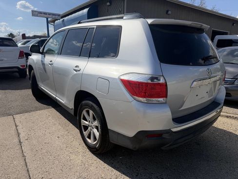 Used 2013 Toyota Highlander Plus AWD/4WD image 20