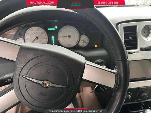 Used 2005 Chrysler 300 Touring image 12