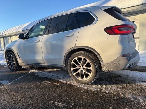Used 2022 BMW X5 xDrive40i w/ Premium Package image 4
