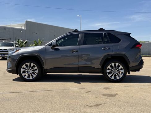 Used 2023 Toyota RAV4 XLE Premium image 6