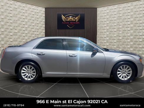Used 2014 Chrysler 300 RWD image 6