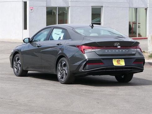 New 2025 Hyundai Elantra Limited image 5