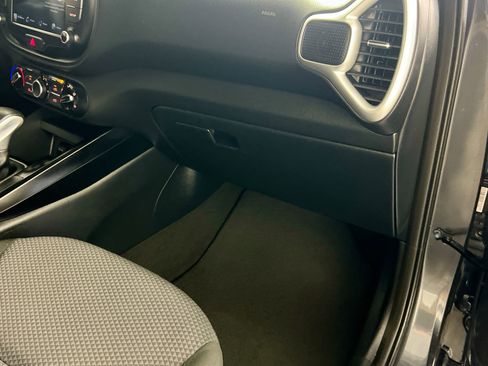 Used 2022 Kia Soul LX image 34