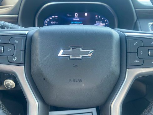 Used 2023 Chevrolet Tahoe Z71 w/ Luxury Package AWD/4WD image 7
