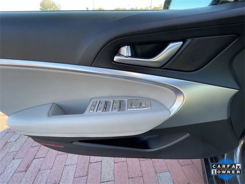 Used 2023 Genesis G70 2.0T image 11