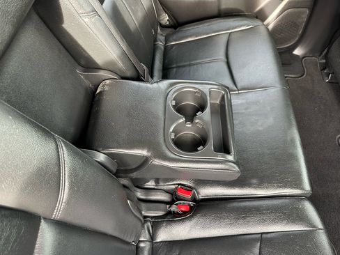 Used 2019 Nissan Pathfinder SV image 18