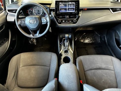 Used 2022 Toyota Corolla LE FWD image 3
