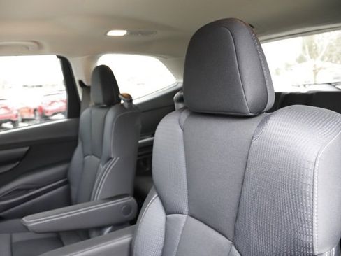 Used 2024 Subaru Ascent Premium w/ Convenience Package image 16